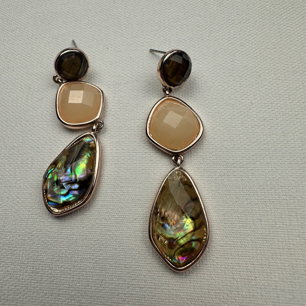 Costume jewelry. Brown/tan/iridescent dangle earring. No backs.